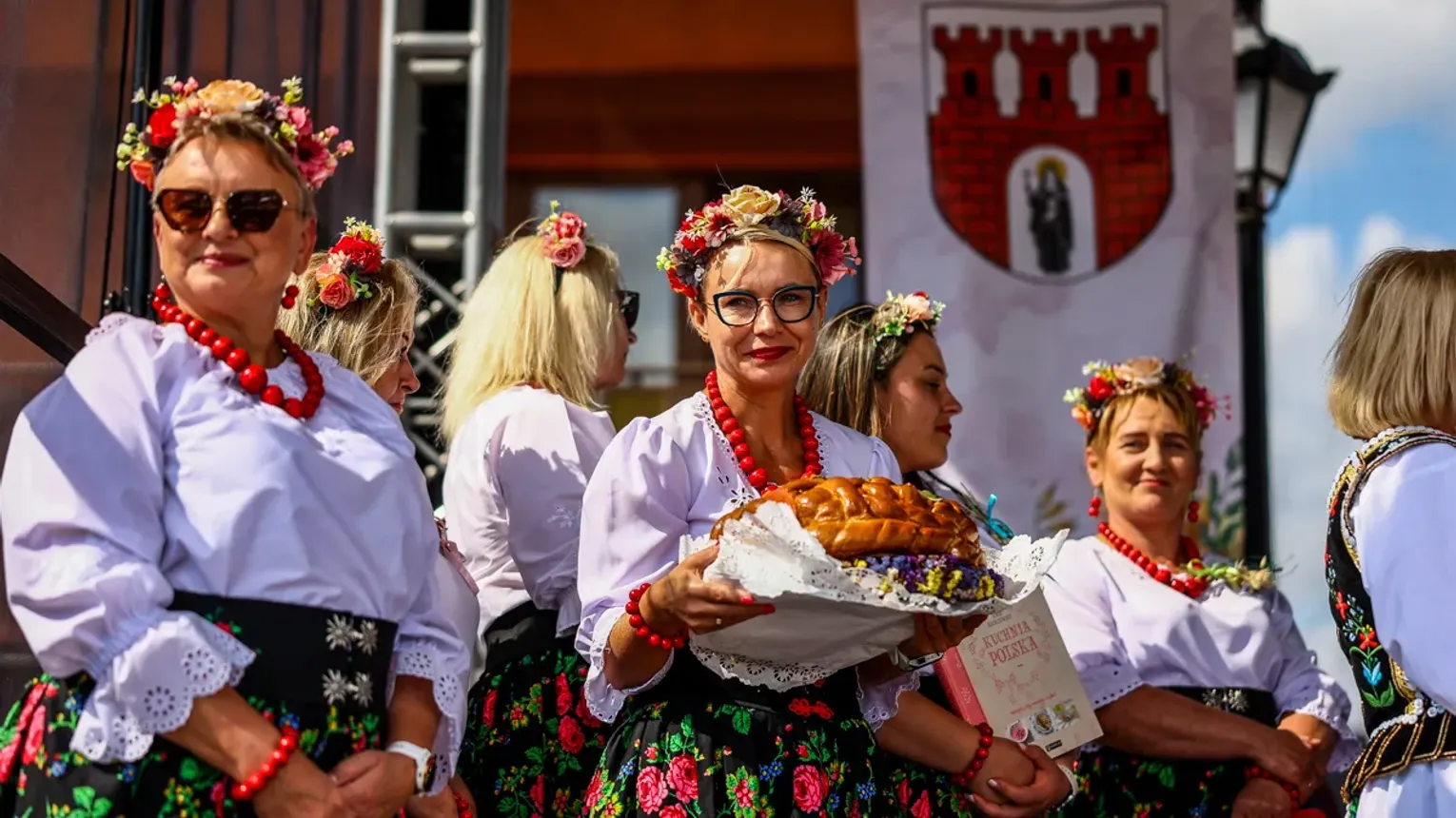 Dożynki Miasta i Gminy Skała. Korowód, wyróżnienia dla rolników i wspólne dziękczynienie za plony