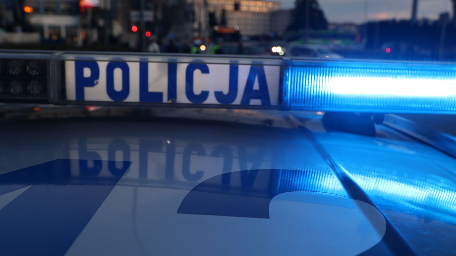 Noc grozy w centrum Krakowa. Obnażał się na Bulwarach i wymachiwał ostrym narzędziem. W akcji policja i straż miejska