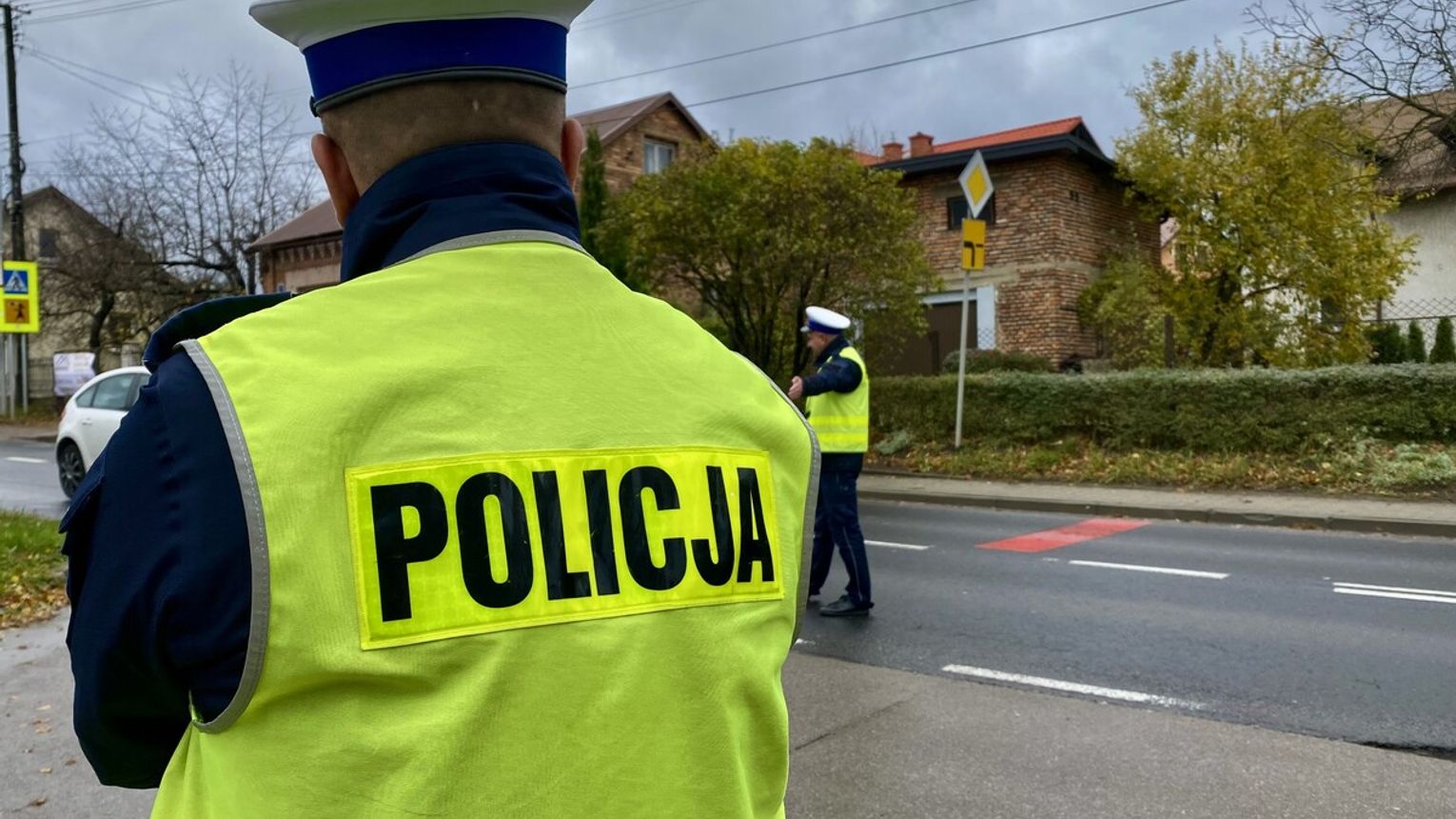 Pościg za motocyklistą w Krakowie! Nie zatrzymał się do kontroli. Policja: był bez uprawnień, test na narkotyki wyszedł pozytywnie [WIDEO]