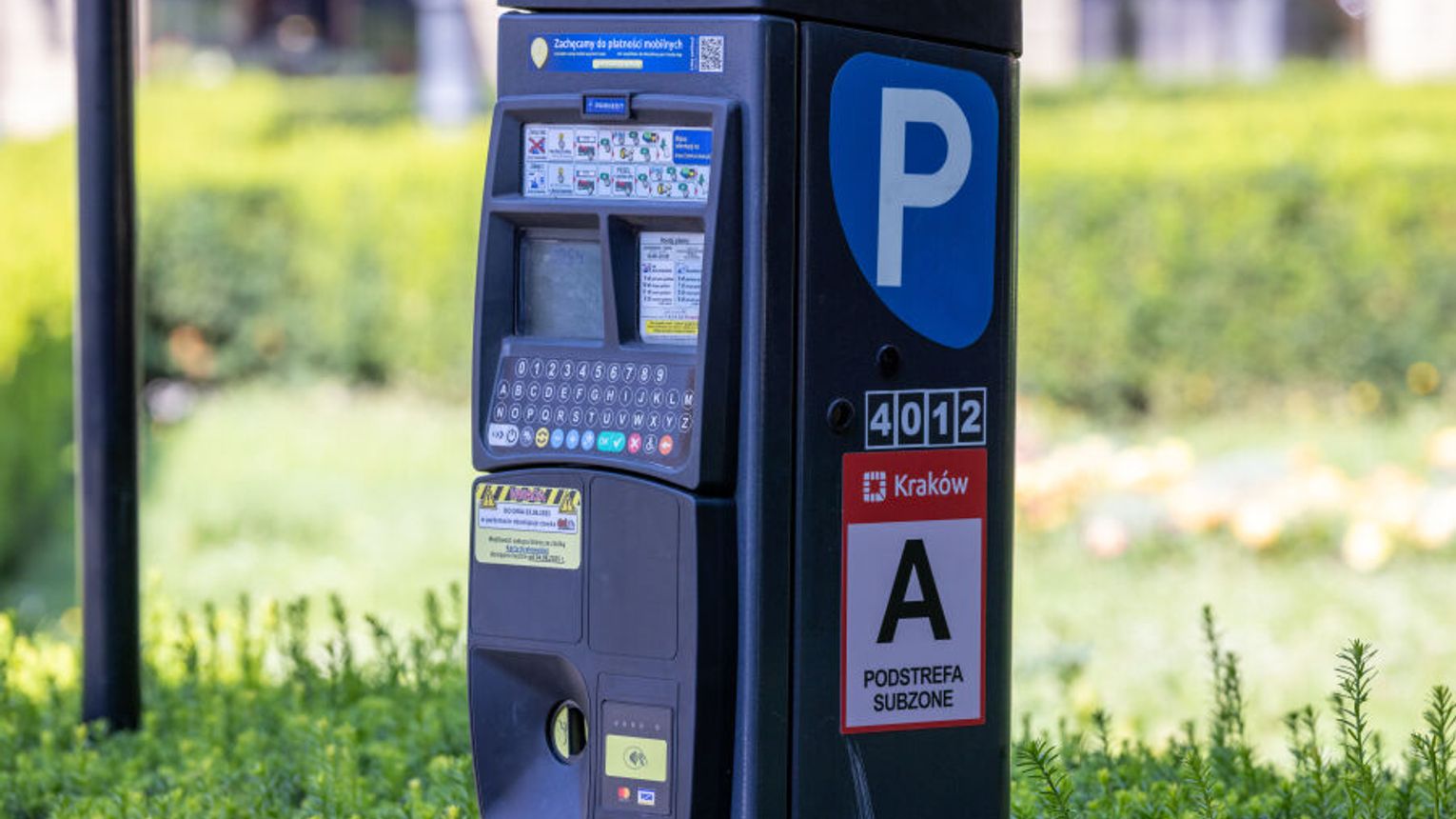 W niedzielę handlową parkowanie bez opłat w podstrefie A