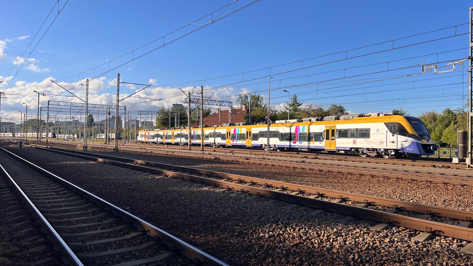 Zmiana rozkładu jazdy Kolei Małopolskich. Pociągi wracają na linię 8, ale nocne utrudnienia zostają
